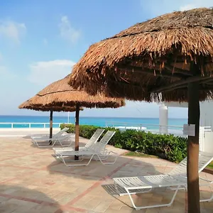 Brisas Beachfront In Zone Apartamento Cancún